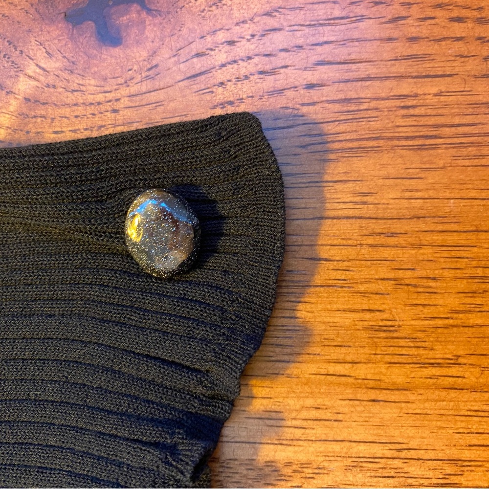 CHANEL Black Ribbed V-Neck Sleeveless Knit Top; Made in Italy. Size 38 - Picture 6 of 9